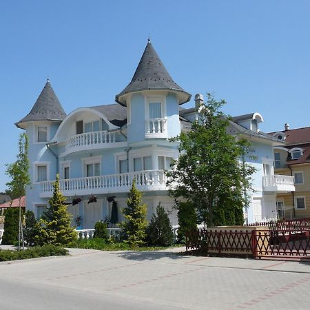 Crystal Es Susanne Panzio Сиофок Екстериор снимка