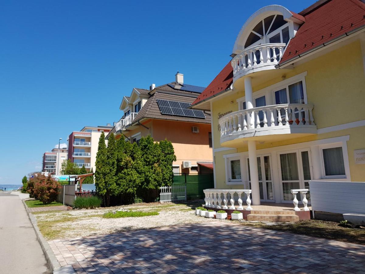 Crystal Es Susanne Panzio Сиофок Екстериор снимка